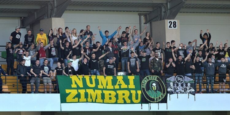«Зимбру» оштрафовали на 25 тыс. леев из-за поведения болельщиков на матче с «Петрокубом»