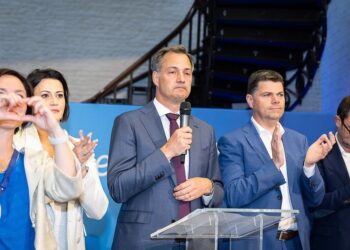 Премьер-министр Бельгии подал в отставку после поражения на выборах