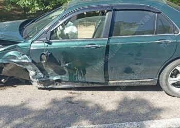 Тройное столкновение: покореженные авто, ушибы и госпитализация