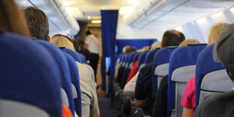 В Румынии из-за непогоды нарушена работа аэропорта: три стюардессы пострадали из-за турбулентности