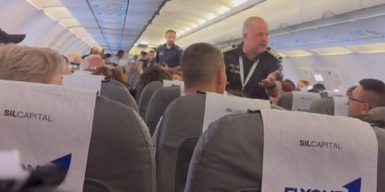 Одна из пассажирок самолета Ереван — Кишинев, находящаяся в Бухаресте: «После часов ожиданий нас везут к самолету, но никто не объяснил к какому»