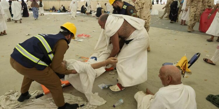 В Саудовской Аравии во время хаджа умерли не менее 550 паломников