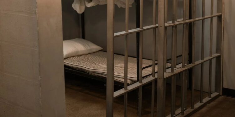 В Кишиневе двоих мужчин приговорили к тюремному сроку за убийство, совершенное с особой жестокостью