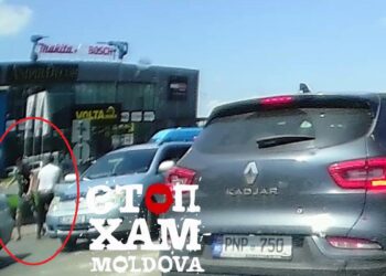 Doi șoferi pasagerii lor au încurcat șoseaua cu ringul de box pe o stradă din Chișinău