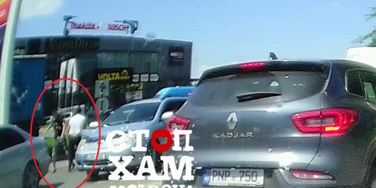 Doi șoferi pasagerii lor au încurcat șoseaua cu ringul de box pe o stradă din Chișinău