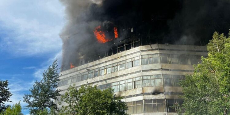 Cel puţin opt morţi într-un incendiu în apropiere de Moscova