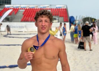 Молдавский спортсмен завоевал золото на чемпионате Европы по пляжной борьбе