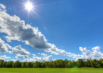 Zi însorită cu posibilitate de ploi: Meteorologii anunță temperaturi plăcute pentru astăzi