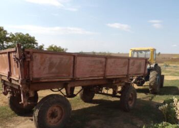 Un bărbat a murit strivit de roata unei remorci, la Rezina