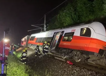 Un tren cu pasageri a deraiat în Germania