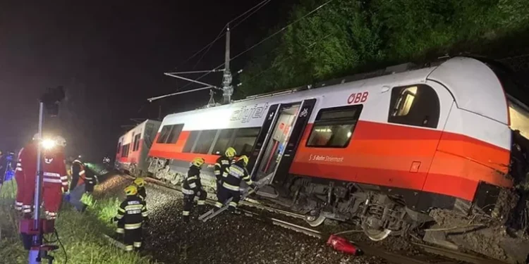 Un tren cu pasageri a deraiat în Germania