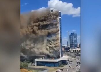 Небоскреб «Rixos Хан-Шатыр» загорелся в центре Астаны