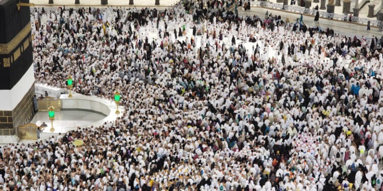 Efecte extinse după ce 1.000 de oameni au murit la pelerinajul de la Mecca. Un ministru din Tunisia a fost demis
