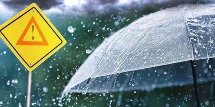 Cod galben de averse, grindină și vânt în toată Moldova