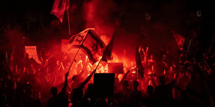 Familiile ostaticilor israelieni s-au săturat de Netanyahu. 120.000 de oameni i-au cerut demisia la un protest uriaș în Tel Aviv