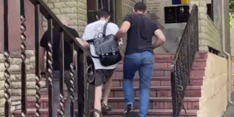 Au obținut prin escrocherie 2,6 milioane de lei: Doi indivizi, dintre care un minor, reținuți