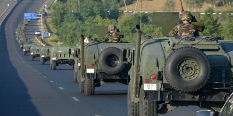 Внимание! Военная техника продолжает передвижение по дорогам страны