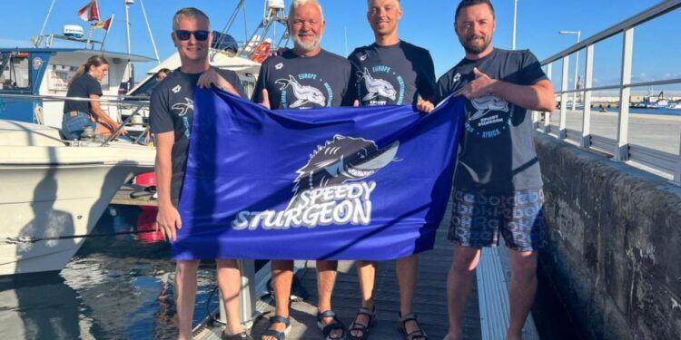 Patru sportivi din R. Moldova au traversat înot Strâmtoarea Gibraltar