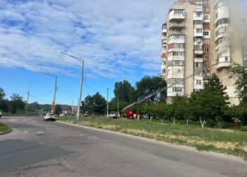 Incendiu în orașul Bălți. Un apartament a fost distrus de flăcări, iar două persoane au ajuns la spital