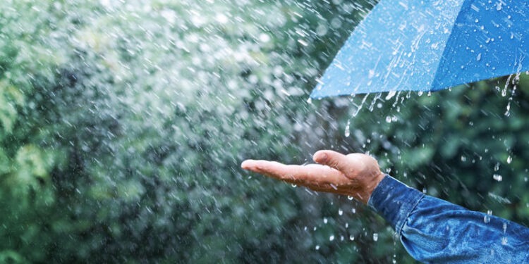 Alertă meteo: Codul Galben de ploi, izolat cu vânt puternic, prelungit și pentru 14 iunie