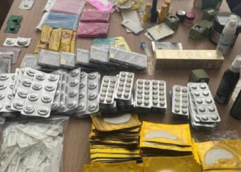 A încercat să aducă în țară un lot comercial de medicamente fără să-l declare organului vamal. O cetățeană străină, documentată