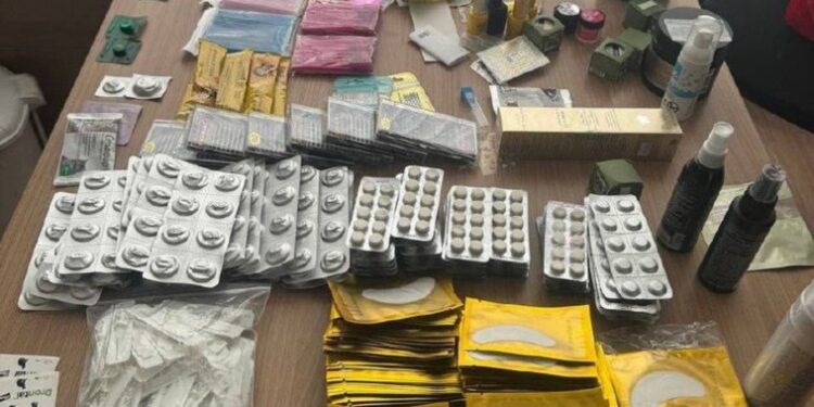 A încercat să aducă în țară un lot comercial de medicamente fără să-l declare organului vamal. O cetățeană străină, documentată