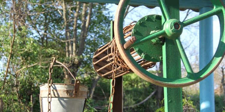 Un bărbat, transportat la spital după ce a căzut într-o fântână cu adâncimea de 10 metri la Soroca