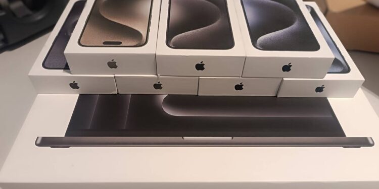 20 de mii de euro și gadgeturi de ultimă generație, găsite în valiza unui pasager