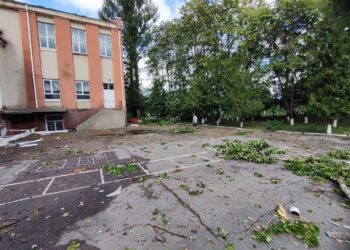 Furtuna a pus stăpânire și pe o școală din Rîbnița. Acoperișul instituției a fost aruncat