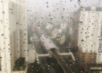 Meteorologii anunță vreme rea în toată țara. Se așteaptă ploi puternice, grindină și descărcări electrice