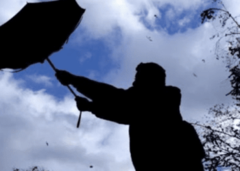 Meteorologii au emis Cod Galben de vânt puternic. Câte grade vor fi astăzi?