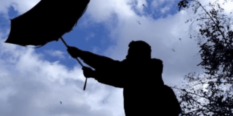 Meteorologii au emis Cod Galben de vânt puternic. Câte grade vor fi astăzi?