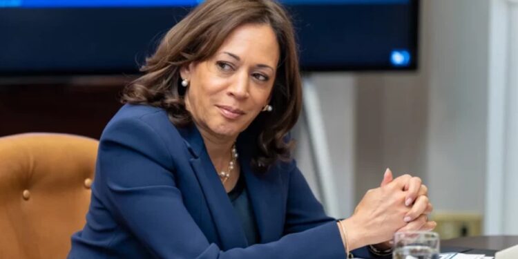 Камала Харриc получила достаточно голосов демократов для выдвижения на выборы президента США