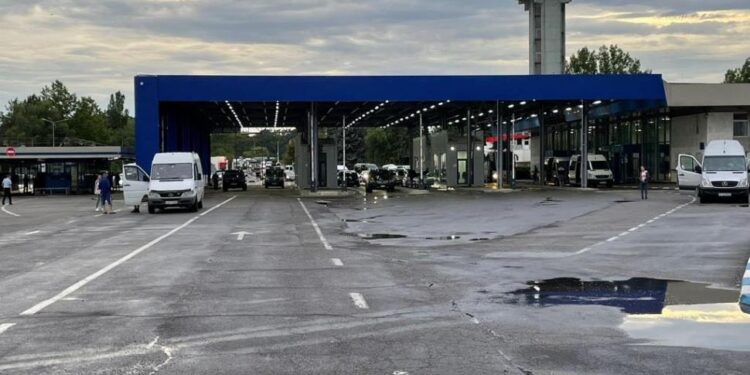 На КПП в Леушенах на выезде из Молдовы образовались очереди