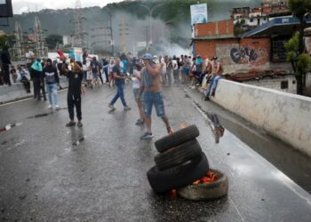 В Венесуэле начались массовые протесты оппозиции: погибли по меньшей мере два человека