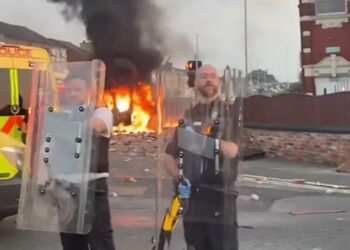 Беспорядки в Великобритании: ранены 39 полицейских