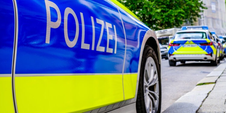 Un poliţist german a furat 180 kg de brânză dintr-un camion răsturnat după un accident. Unde a dus bărbatul „prada”