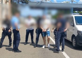 Из Румынии экстрадировали мужчину, которого разыскивал Интерпол