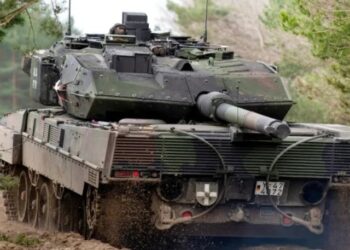 В Германии танк открыл стрельбу на оживленной трассе: что произошло