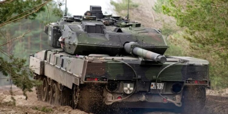 В Германии танк открыл стрельбу на оживленной трассе: что произошло