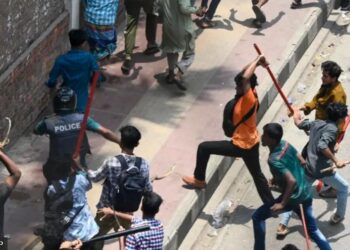 Студенческие протесты в Бангладеш: десятки убитых, сотни раненых, горит телестанция