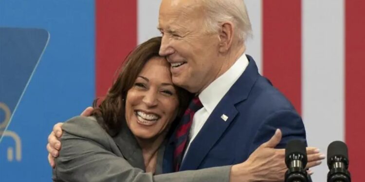 Камала Харрис начала борьбу за выдвижение на выборах. Ее уже поддержали супруги Клинтон и губернатор Калифорнии