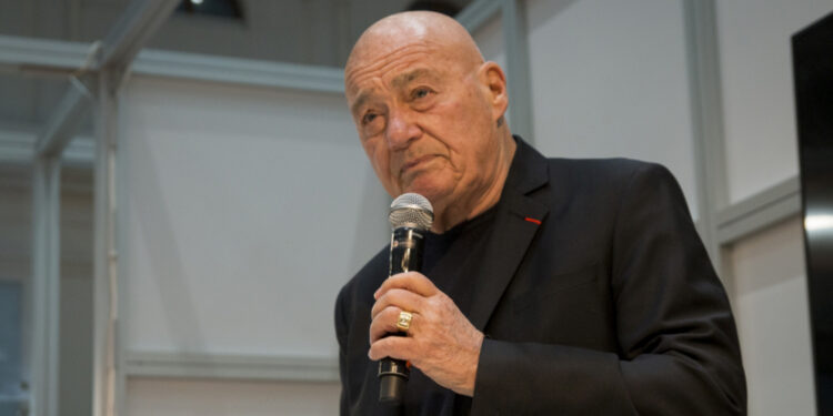 Супруга Владимира Познера отреагировала на слухи о его госпитализации