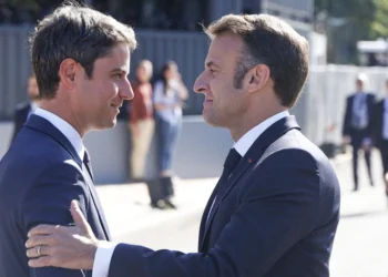 Макрон со второго раза принял отставку правительства