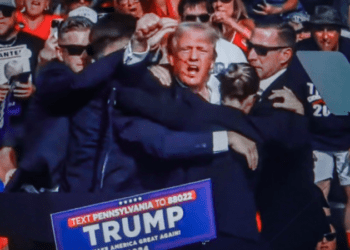 Donald Trump, la un pas de a fi împușcat în cap: Momentul în care este rănit la o ureche. FBI a identificat atacatorul