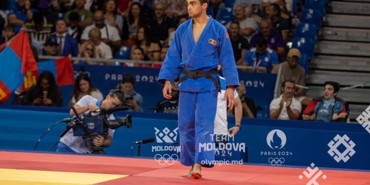 Дзюдоист из Молдовы Адил Османов проиграл французу в полуфинале Олимпийских игр