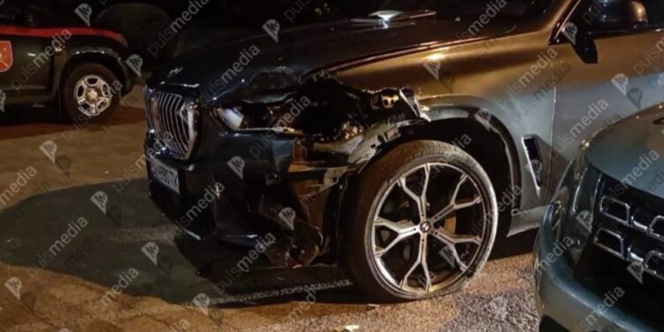 Ucraineni pe BMW în plină noapte au făcut drift sub geamurile Parlamentului și Președinției de la Chișinău