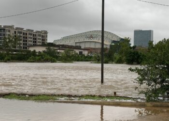 Imagini din Texas după ce uraganul Beryl a lovit statul. Peste două milioane de locuinţe au rămas fără curent electric
