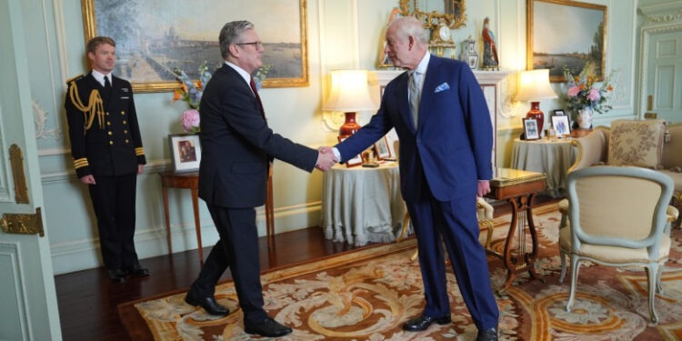 Keir Starmer a fost primit de regele Charles la Palatul Buckingham și desemnat oficial noul prim-ministru al Marii Britanii