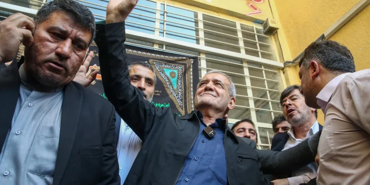 Реформист Пезешкиян победил на выборах президента Ирана